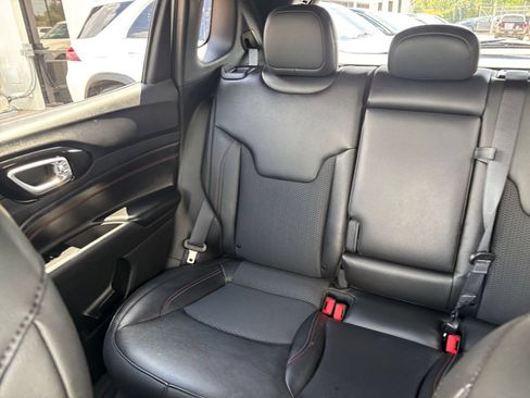 Used 2025 Jeep Compass Trailhawk AWD/4WD image 37