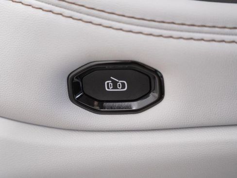 New 2026 Jeep Cherokee Overland image 43