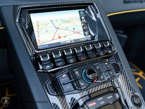 Used 2021 Lamborghini Aventador SVJ image 22