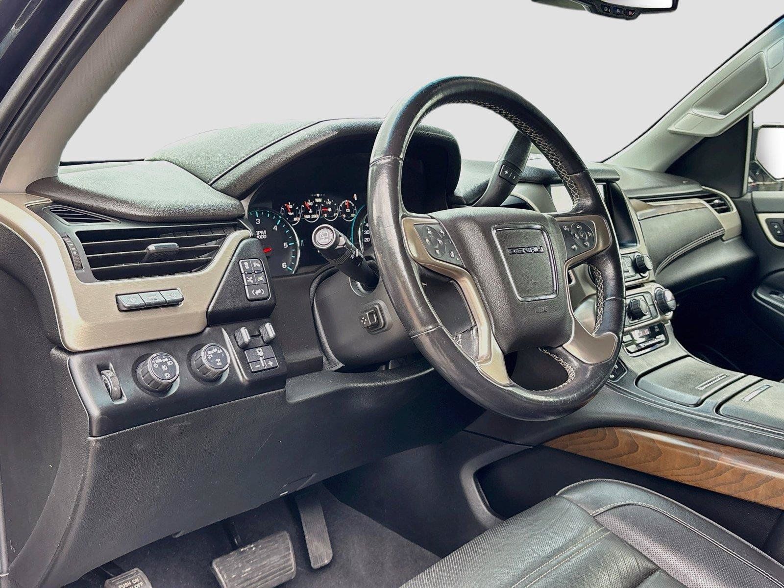 Used 2019 GMC Yukon Denali w/ Denali Ultimate Package AWD/4WD image 9