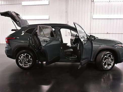 Used 2025 Chevrolet Trax LT w/ Driver Confidence Package image 31