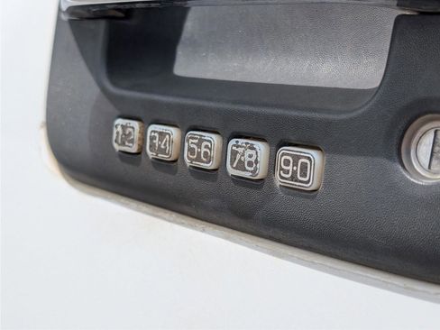 Used 2011 Ford F150 XLT w/ XLT Chrome Pkg image 32