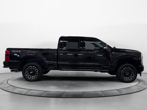 Used 2025 Ford F250 Platinum AWD/4WD image 2