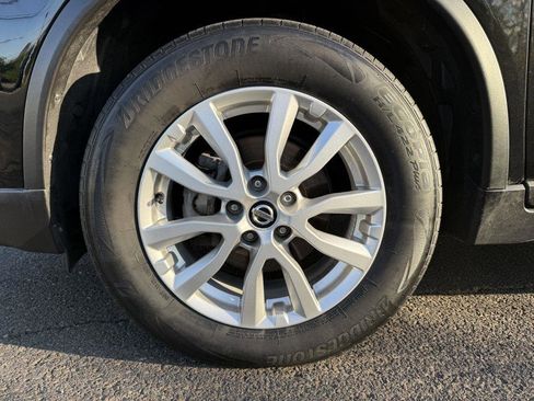 Used 2020 Nissan Rogue SV AWD/4WD image 34