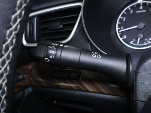 Used 2017 Nissan Maxima Platinum w/ Interior Lighting Package image 23