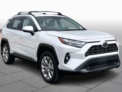 Used 2025 Toyota RAV4 XLE Premium image 2