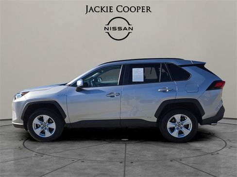 Used 2021 Toyota RAV4 XLE image 2
