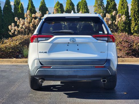 Used 2019 Toyota RAV4 XLE image 7