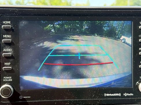 Used 2021 Toyota Highlander XLE AWD/4WD image 11