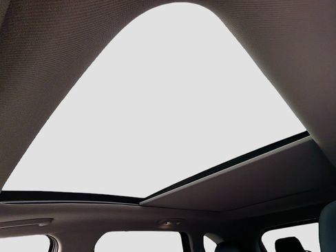 Used 2024 Kia Sorento S w/ Panoramic Sunroof Package FWD image 11