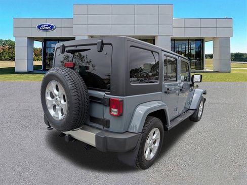 Used 2015 Jeep Wrangler Unlimited Sahara image 2