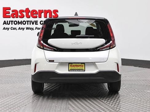 Used 2024 Kia Soul LX w/ Option Group 015 FWD image 6