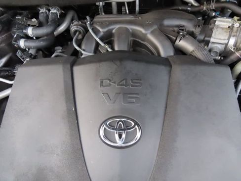 Used 2020 Toyota Highlander XLE image 11