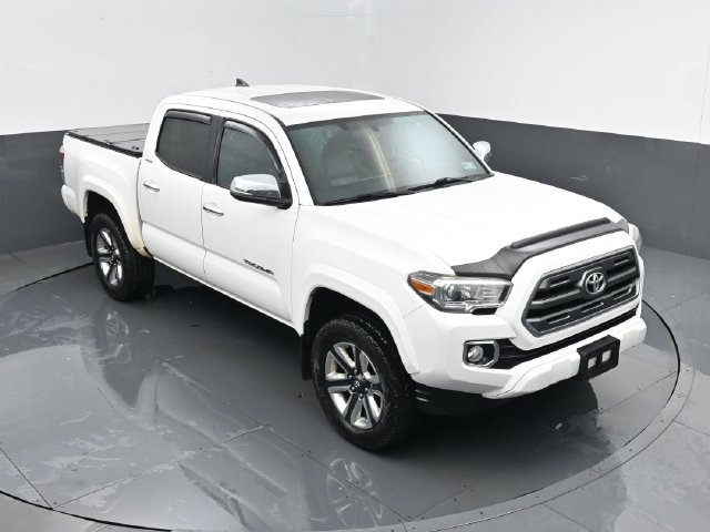 Used 2016 Toyota Tacoma Limited w/ Towing Package AWD/4WD image 19