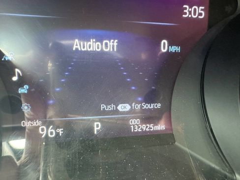 Used 2019 Toyota Camry XLE w/ Carpet Mat Package FWD image 17