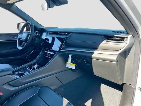 New 2026 Jeep Grand Cherokee Limited w/ Trailer Tow Package image 25