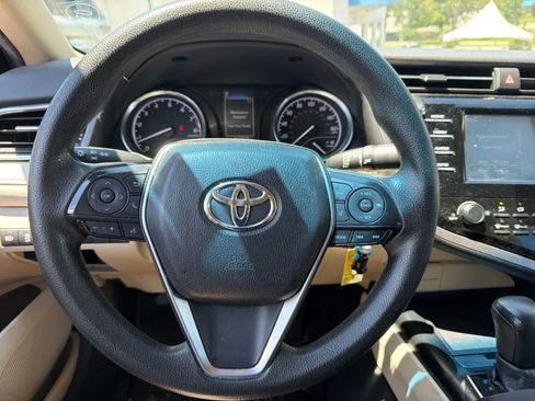 Used 2018 Toyota Camry LE FWD image 25