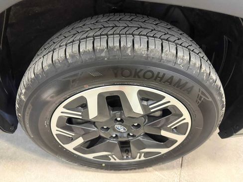 Used 2026 Subaru Forester Premium AWD/4WD image 12
