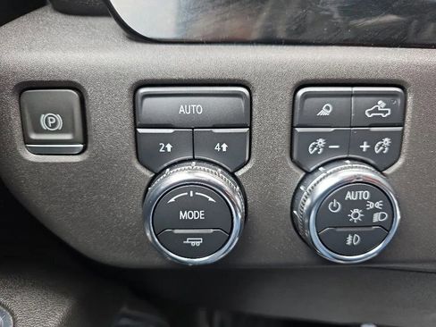 Used 2023 GMC Sierra 1500 SLT w/ SLT Premium Plus Package AWD/4WD image 30