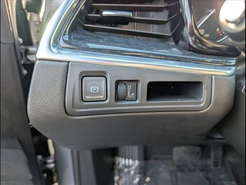 Used 2025 Cadillac XT5 Premium Luxury image 14