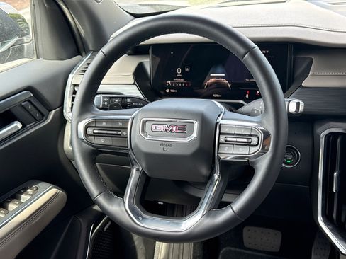 Used 2026 GMC Acadia Elevation w/ Elevation Premium Package FWD image 23