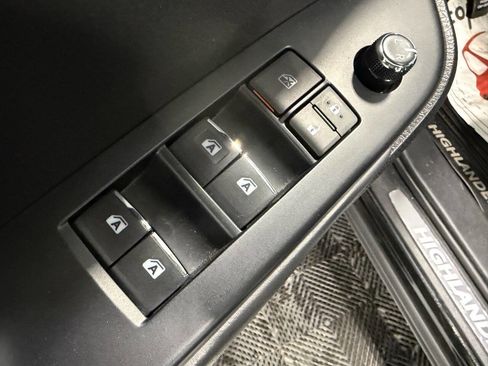 Used 2018 Toyota Highlander Limited Platinum w/ Protection Package #3 image 28