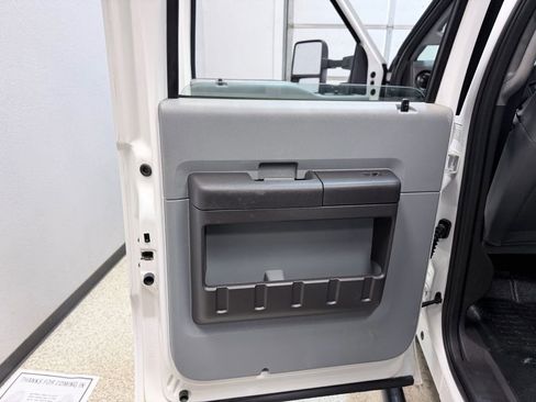 Used 2012 Ford F550 4x4 Crew Cab Super Duty w/ Payload Upgrade Pkg image 33