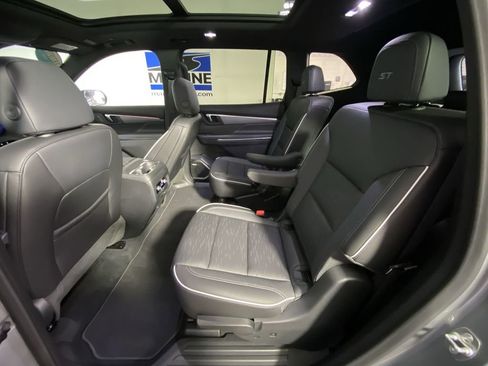 Certified 2025 Buick Enclave Sport Touring w/ Power Package FWD image 32