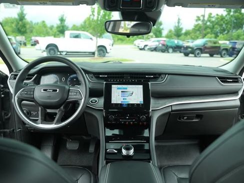 Used 2021 Jeep Grand Cherokee L Limited AWD/4WD image 27