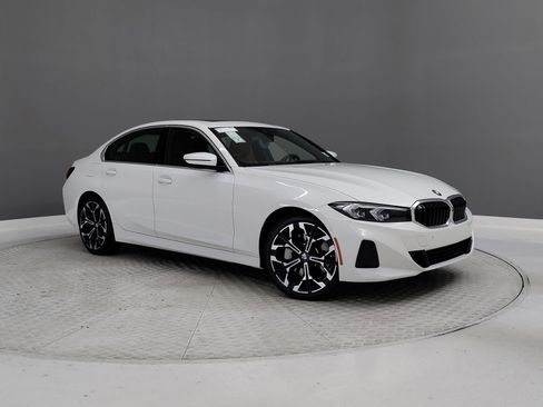 Used 2025 BMW 330i Sedan w/ Premium Package image 30