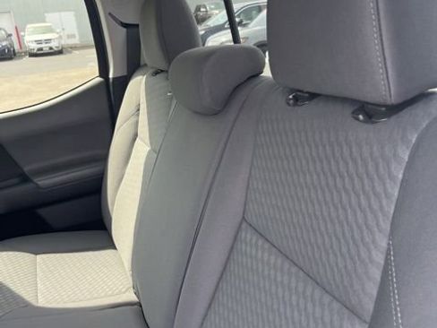 Used 2021 Toyota Tacoma SR w/ SR Convenience Package image 9