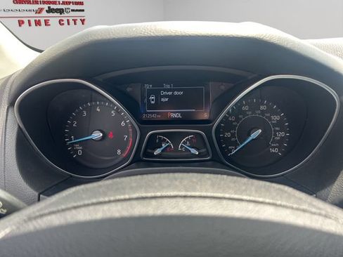 Used 2015 Ford Focus SE FWD image 16