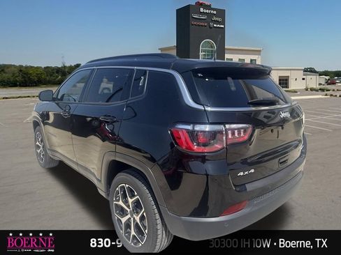 Used 2025 Jeep Compass Limited AWD/4WD image 9