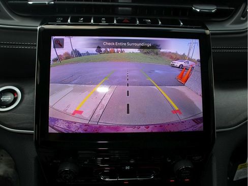 New 2025 Jeep Grand Cherokee Limited w/ Trailer Tow Package image 19