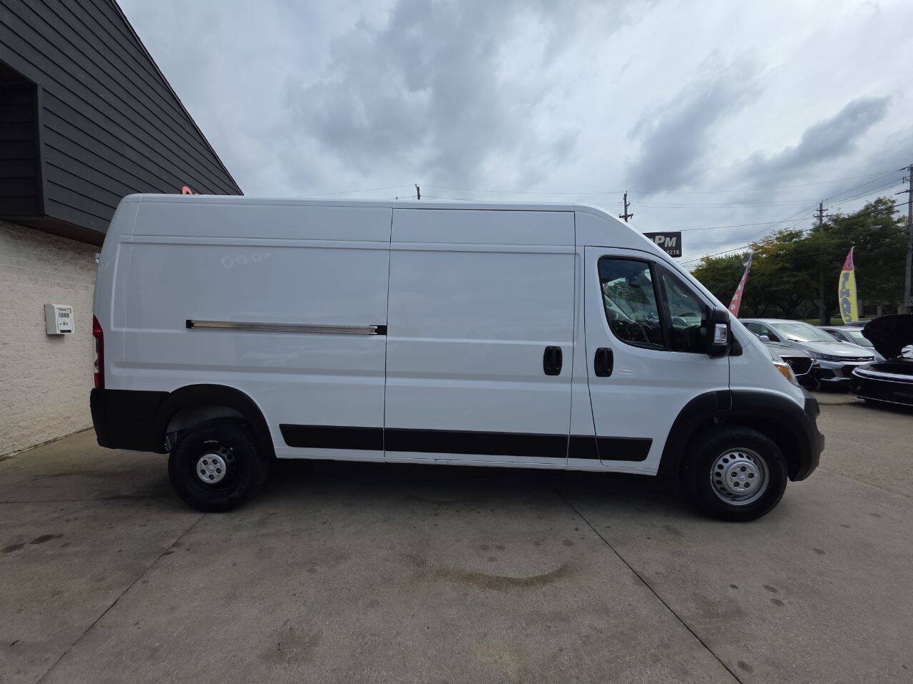 Used 2024 RAM ProMaster 2500 w/ Convenience Group FWD image 8