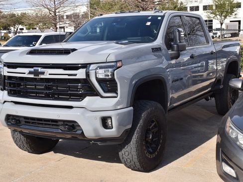 Used 2024 Chevrolet Silverado 2500 LTZ w/ LTZ Plus Package image 2