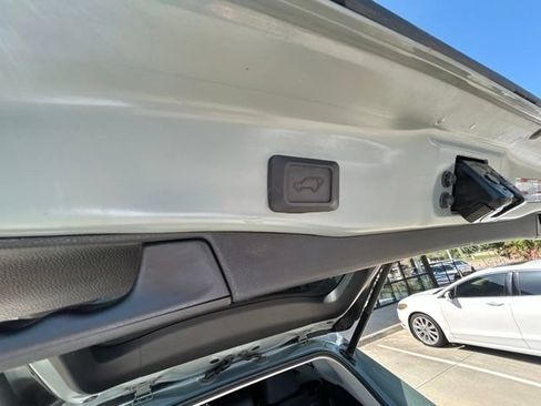 Used 2019 Toyota RAV4 XLE w/ Convenience Package FWD image 12