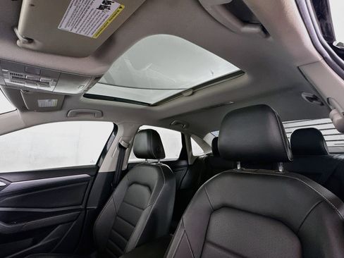 Used 2024 Volkswagen Jetta SE w/ Panoramic Sunroof Package FWD image 27