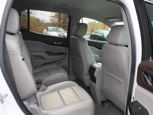 Used 2020 GMC Acadia SLT w/ Driver Alert Package II image 15