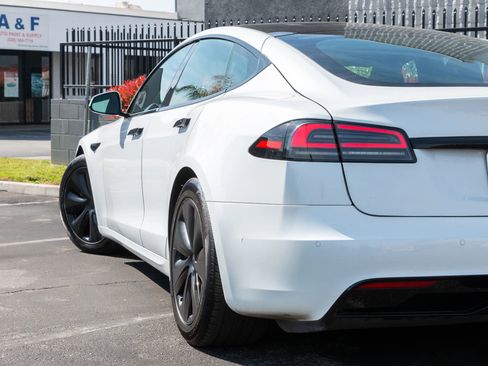 Used 2022 Tesla Model S Standard Range image 4