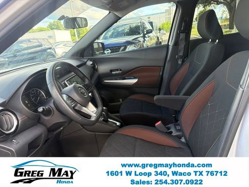 Used 2018 Nissan Kicks SR FWD image 10