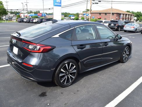 Certified 2024 Honda Civic EX-L image 3