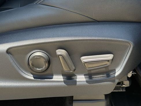 Used 2024 Toyota Tacoma Limited AWD/4WD image 33