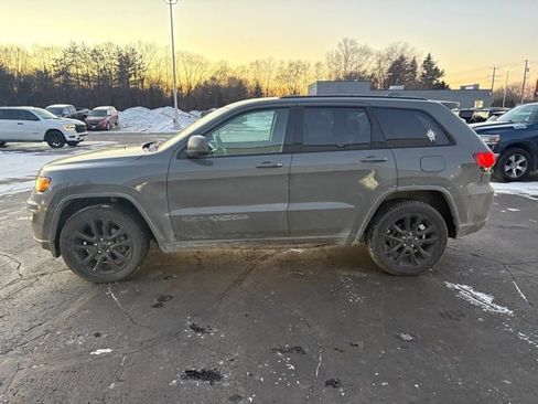 Used 2021 Jeep Grand Cherokee Laredo X image 5