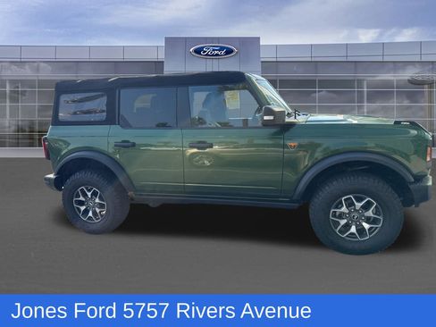 Used 2023 Ford Bronco Badlands image 3