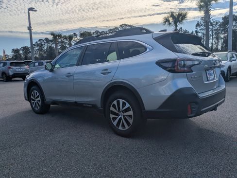 Used 2020 Subaru Outback Premium image 6
