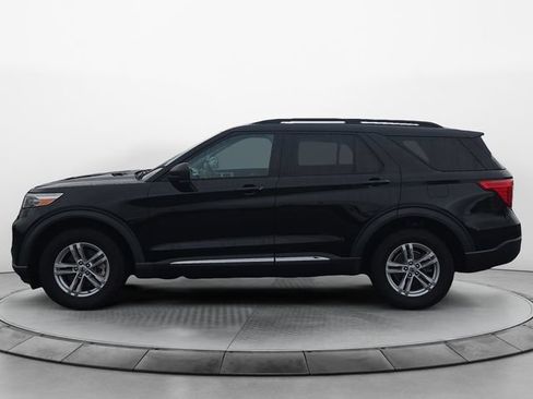 Used 2021 Ford Explorer XLT AWD/4WD image 2