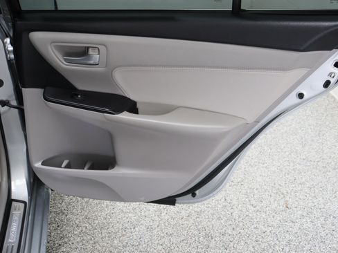 Used 2016 Toyota Camry XLE w/ Moonroof Package FWD image 36