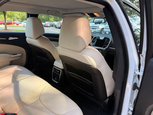 Used 2015 Chrysler 300 Limited RWD image 21