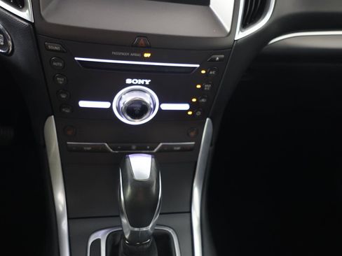 Used 2018 Ford Edge Titanium image 16